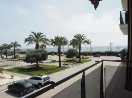 NINFA Apartamento con balcón ideal familias con vistas al mar