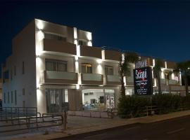 Hotel Aurora: Porto Cesareo şehrinde bir otel