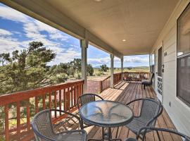 Grand Canyon Escape Stargaze, Hike, Relax and More!, vacation home in Valle