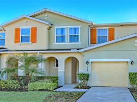 4 Bedroom SunHaven Townhouse with Pool Near Disney, hotel berdekatan Falcon's Fire Golf Course, Kissimmee