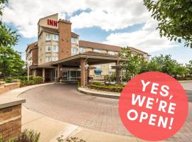 Monte Carlo Inn Brampton โรงแรมในแบรมพ์ตัน