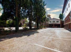 Westone Manor Hotel, hotel in Northampton