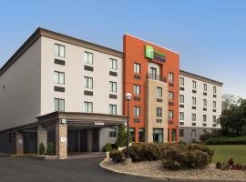 Holiday Inn Express Boston - Saugus by IHG, hotel di Saugus
