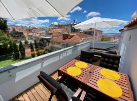 Unique apartment by MyPlaceForYou, in the center of Lisbon with views over the city and the Tagus river, מלון ליד Estrela Garden, ליסבון