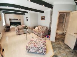 Arte Apartment, hotel u gradu Kuresare