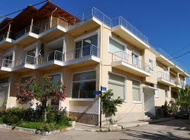 Apartment 10m from the sea I3, cheap hotel in Kírra