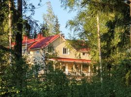 Tuhannen Tarinan Talo, B&B in Kannuskoski