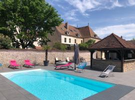 Logis L'Hôtel D'Arc, hotel v destinaci Arc-sur-Tille
