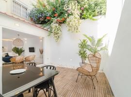 Casa Boma Lisboa - Architect Apartment with Private Terrace - Alcantara III, hotel in Lisbon
