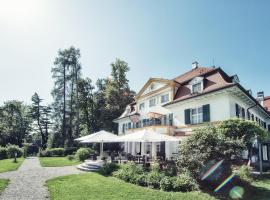 Biohotel Schlossgut Oberambach, hotel in Münsing am Starnberger See