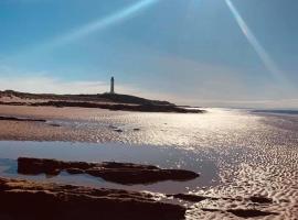 Skerry View - Overlooking the Moray Firth - close to Beaches, Harbour, Shops and Restaurants, apartamento em Lossiemouth