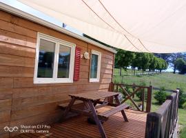 Les chalets de Bes Le Montagnol, hotel dengan parkir di Lacombe