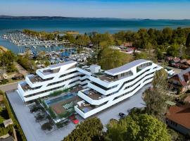 Marina Apartman Hotel: Balatonszemes şehrinde bir otel