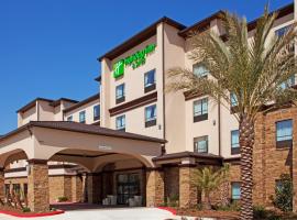 Holiday Inn Hotel & Suites Lake Charles South, an IHG Hotel, hotel i nærheden af Lake Charles Regionale Lufthavn - LCH, Lake Charles