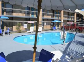 Days Inn by Wyndham Easley West Of Greenville/Clemson Area, allotjament a Easley