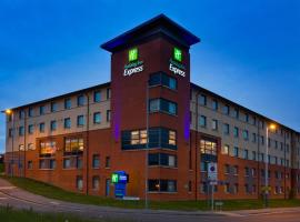 Holiday Inn Express London Luton Airport, an IHG Hotel, хотел в Лутън