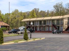 Econo Lodge Inn & Suites Lake Harmony - Pocono Mountains Area, viešbutis su vietomis automobiliams mieste White Haven