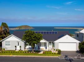 Jetty Splendour Guest Bedroom with Bathroom en-suite B'nB, hotel in Coffs Harbour