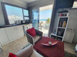 Atlantic Studio - Compact unit with Sea Views, pet-friendly hotel in Melkbosstrand