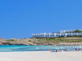 Beach Club Menorca, hotel in Son Parc