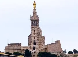 T2 Vue sur la Basilique de Notre Dame de la Garde