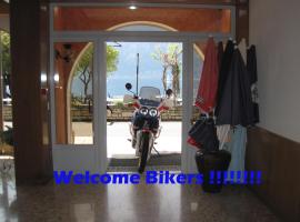 Piccolo Hotel Direkt am See, hotel i Brenzone sul Garda