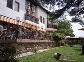 Family hotel Elena, hotell i Arbanasi