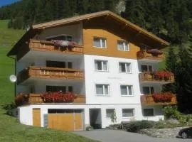 Chasa Mezpra/Stephan Jenal Nr. 1 - Ferienwohnung für 2-4 Personen