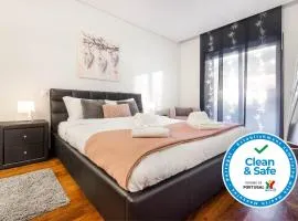 Pink Apartment - Spacious Apartment with Pool