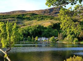 Achray House Restaurant with Rooms, hótel í Saint Fillans