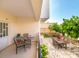 Elenas Villagehouse