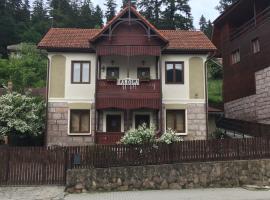 Casa Karola Ház, hotel in Băile Tuşnad