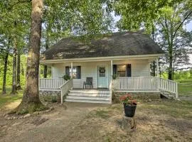 Peaceful Broken Bow Cottage with Fire Pit!