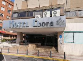 Hotel Ébora by Vivere Stays, מלון בטלברה דה לה ריינה