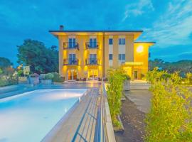 Hotel Nuova Barcaccia, hotel in Peschiera del Garda
