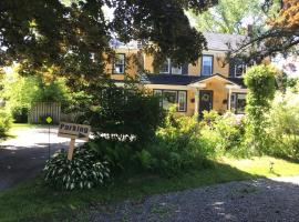 The Stella Rose B&B: Wolfville şehrinde bir otel