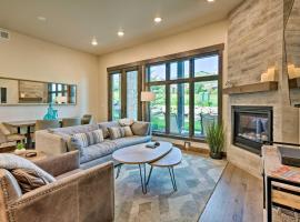 Luxe Canyons Ski Resort Condo - Walk to Ski Lift!, ξενοδοχείο σε Παρκ Σίτι