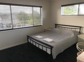 Nerang66 House, hotel in Gold Coast