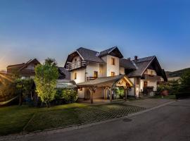 Apartments Green Paradise, hotel with parking in Bohinj
