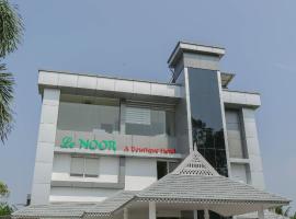 Le Noor, hotel perto de Lakeshore Hospital, Ernakulam