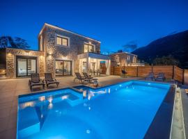 Diosas Luxury Villas, Ferienunterkunft in Andipáta