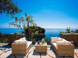 Laurito Villa Sleeps 8 with Air Con, hotel din Vettica Maggiore