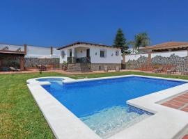 El Molino Villa Sleeps 8 with Pool Air Con and WiFi, hotel v destinácii El Molino