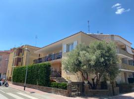 Casa Baba, hotel with jacuzzis in Palamós