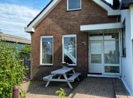 Guesthouse next to Amsterdam, hotel in Landsmeer