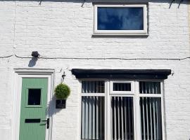 Ladybird Cottage, Dog Friendly, Couples or Small families, Yorkshire Wolds - Countryside and Coast, hotel di Great Driffield