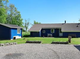 8 person holiday home in Hadsund, atostogų namelis mieste Helberskov