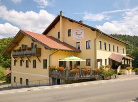 Landgasthof Vogl - Zum Klement, hotelli, jossa on pysäköintimahdollisuus kohteessa Neukirchen beim Heiligen Blut