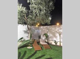 Chill out ground floor apartm +private garden+WIFI, khách sạn spa ở Retamar