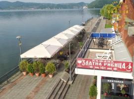 Zlatna Ribica – hotel w mieście Golubac